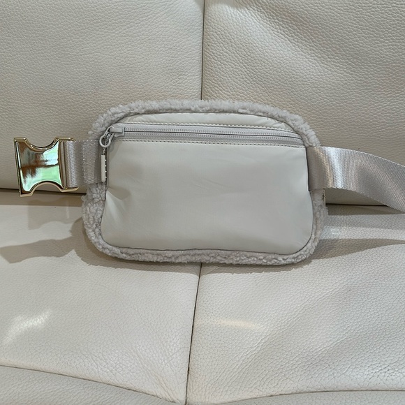 are lululemon belt bags still in style 2024 This new Lululemon belt bag is the perfect shade of pink  shoppers love it  for 'spring and summer outfits'